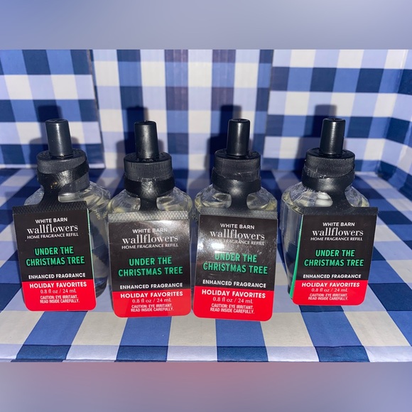 Bath And Body Works Under The Christmas Tree Wallflowers Fragrance Refil… - Picture 1 of 2